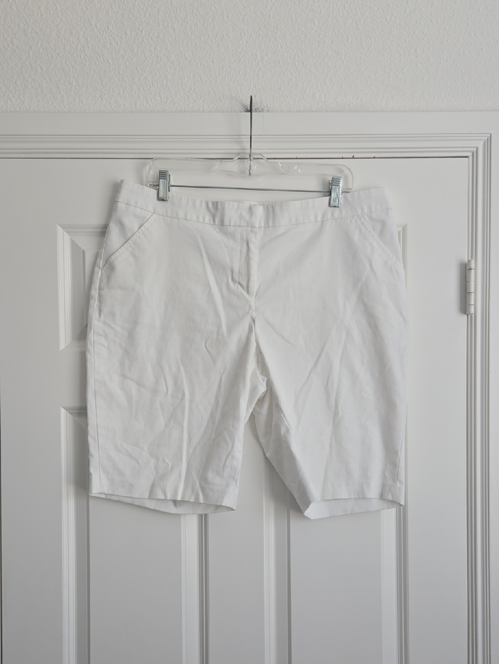 Rafaella White Bermuda Short - Women's Stretch